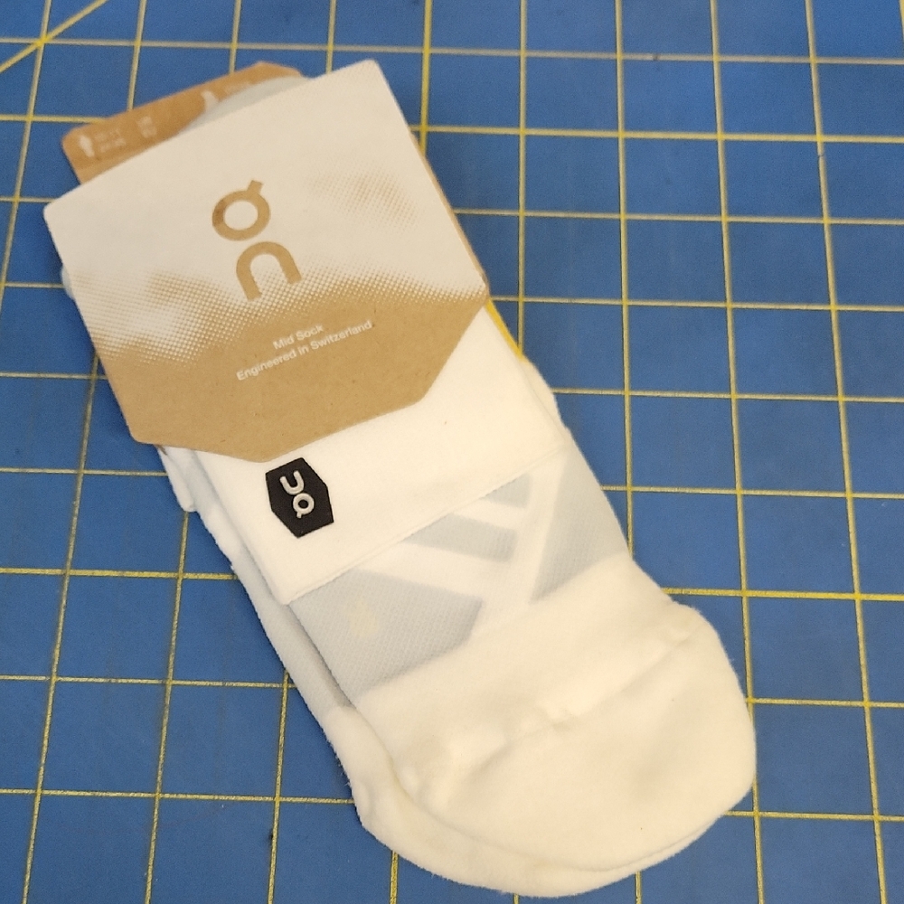 ON-Running Mid Sock White Ice Men's Socks Size 10-11 New